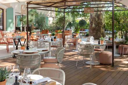 Terrasse ombragée à proximité d'Aix en provence