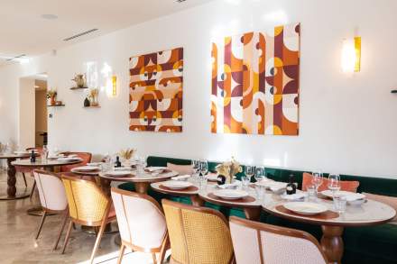 Salle du Restaurant Gastronomique proche d'Aix en Provence 1 étoile Michelin La Bastide Bourrelly Mathias Dandine