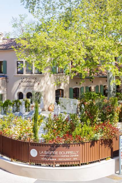 Hotel 5 etoiles et Restaurant Gastronomique étoilé La Bastide Bourrelly mathias Dandine