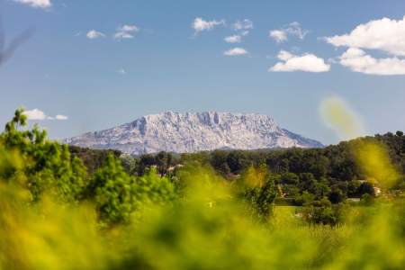 Sainte Victoire near 5-star rate hotel in provence