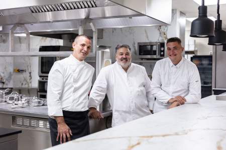 Equipe du Restaurant Gastronomique proche d'Aix en Provence 1 étoile Michelin La Bastide Bourrelly Mathias Dandine 