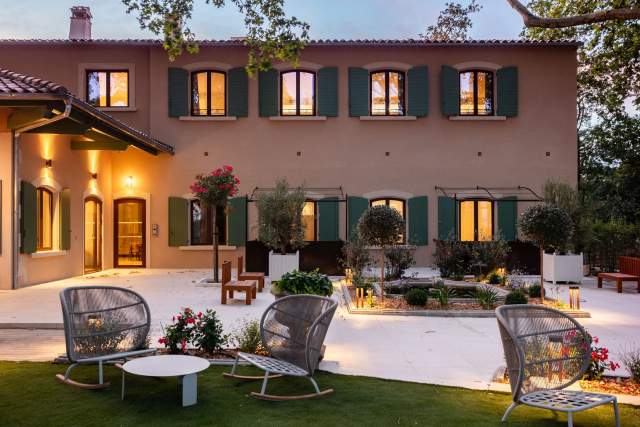 5 stars Hotel with swimming pool near Aix en Provence, La Bastide Bourrely