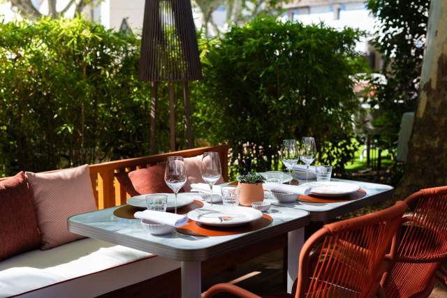 1-star Michelin rated restaurant with swimming pool near Aix en Provence, La Bastide Bourrely