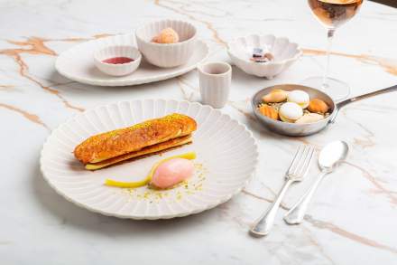 Table du Restaurant Gastronomique proche d'Aix en Provence 1 étoile Michelin La Bastide Bourrelly Mathias Dandine
